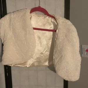 Girls Faux fur shawl Size M girls. Worn once great condition.